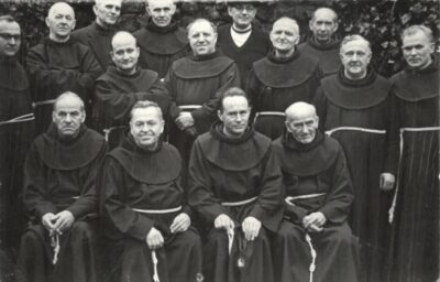 br. Amand Albin Morcinek OFM, w górnym rzędzie, 4 od lewej. Chorzów-Klimzowiec 1974 r., zjazd braci z całej Prowincji