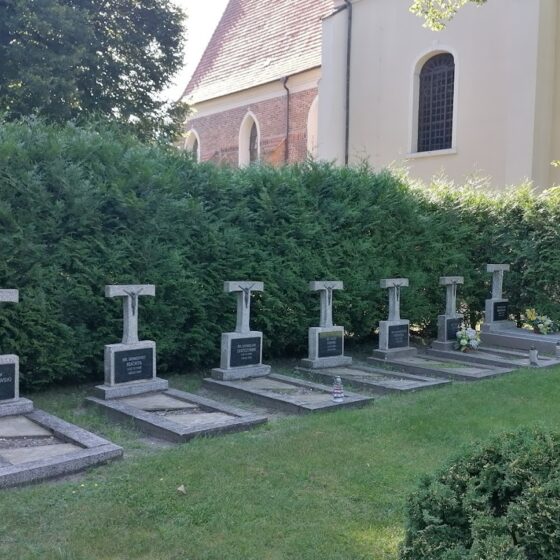 Cmentarz przy kościele pw. Matki Bożej przy Żłobku w Kobylinie