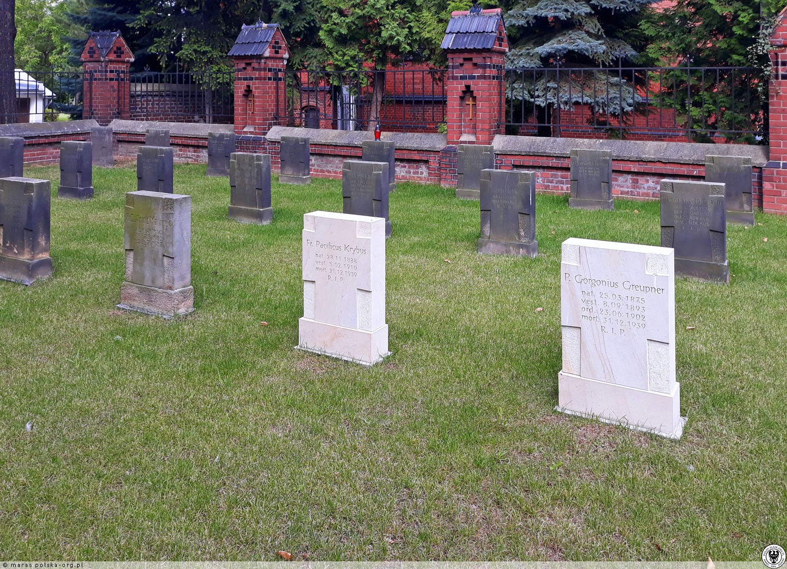 Cmentarz zakonny przy kościele pw. św. Antoniego we Wrocławiu-Karłowicach (źródło: polska-org.pl)