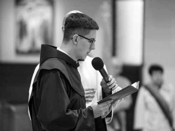 Pierwsza profesja zakonna br. Ambrożego Ciereszki OFM, Chorzów-Klimzowiec, 17 września 2025 roku Fot.: Agnieszka Grabara