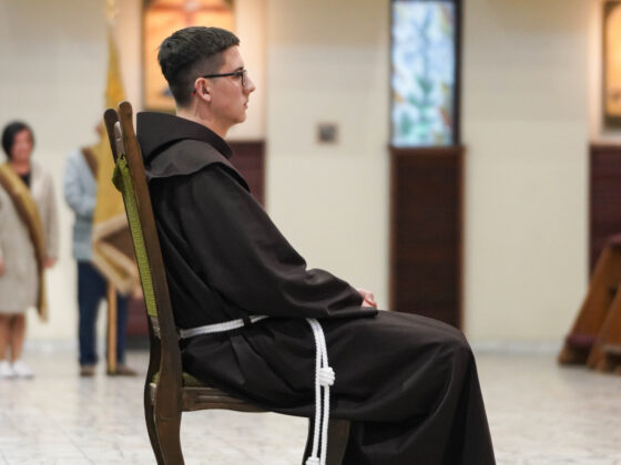 Pierwsza profesja zakonna br. Ambrożego Ciereszki OFM, Chorzów-Klimzowiec, 17 września 2025 roku Fot.: Agnieszka Grabara