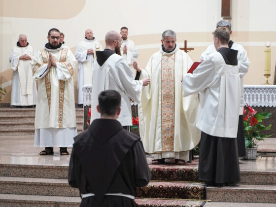 Pierwsza profesja zakonna br. Ambrożego Ciereszki OFM, Chorzów-Klimzowiec, 17 września 2025 roku Fot.: Agnieszka Grabara