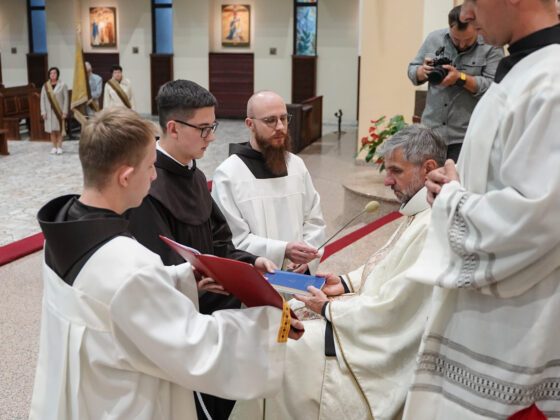 Pierwsza profesja zakonna br. Ambrożego Ciereszki OFM, Chorzów-Klimzowiec, 17 września 2025 roku Fot.: Agnieszka Grabara