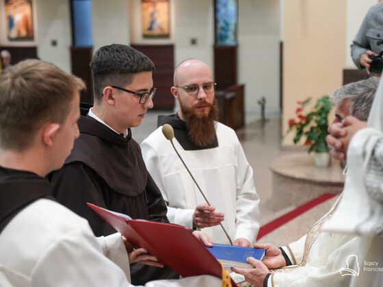 Pierwsza profesja zakonna br. Ambrożego Ciereszki OFM, Chorzów-Klimzowiec, 17 września 2025 roku Fot.: Agnieszka Grabara