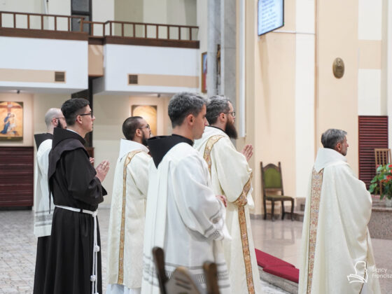 Pierwsza profesja zakonna br. Ambrożego Ciereszki OFM, Chorzów-Klimzowiec, 17 września 2025 roku Fot.: Agnieszka Grabara