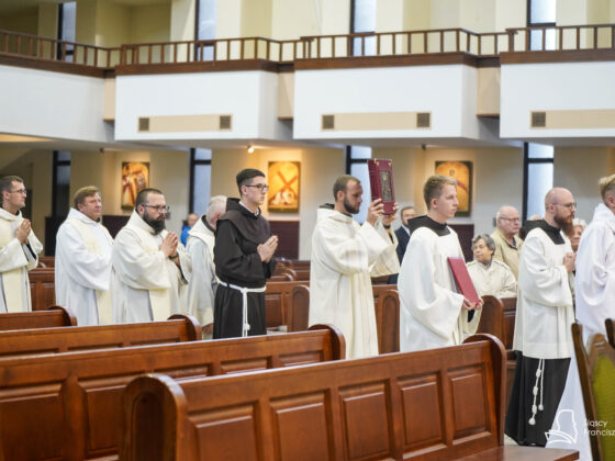 Pierwsza profesja zakonna br. Ambrożego Ciereszki OFM, Chorzów-Klimzowiec, 17 września 2025 roku Fot.: Agnieszka Grabara