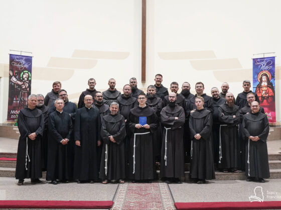 Pierwsza profesja zakonna br. Ambrożego Ciereszki OFM, Chorzów-Klimzowiec, 17 września 2025 roku Fot.: Agnieszka Grabara