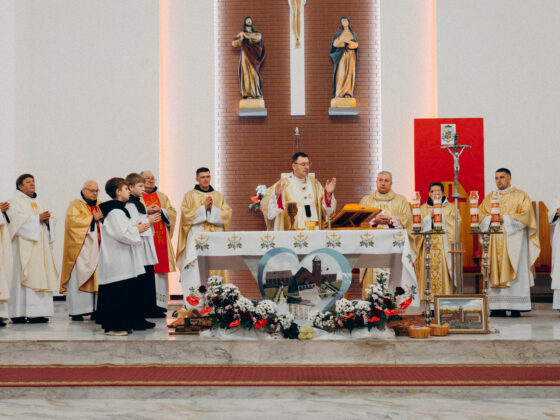 25. rocznica poświęcenia kościoła św. Antoniego z Padwy w Słucku na Białorusi, Fot.: Wiktor Wiedzień