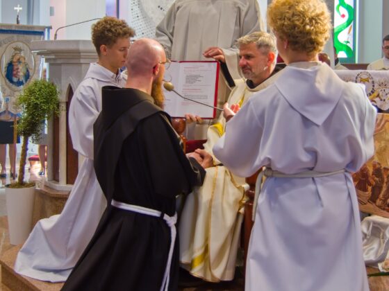 17 października 2026, Śluby wieczyste br. Atanazego Chodziło OFM, kościół św. Antoniego z Padwy w Katowicach-Starych Panewnikach Fot. Michał Cholewa